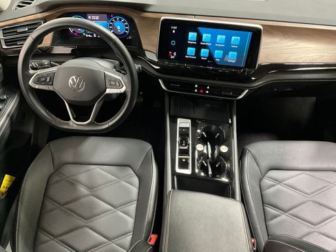 Used 2025 Volkswagen Atlas SE AWD/4WD image 11
