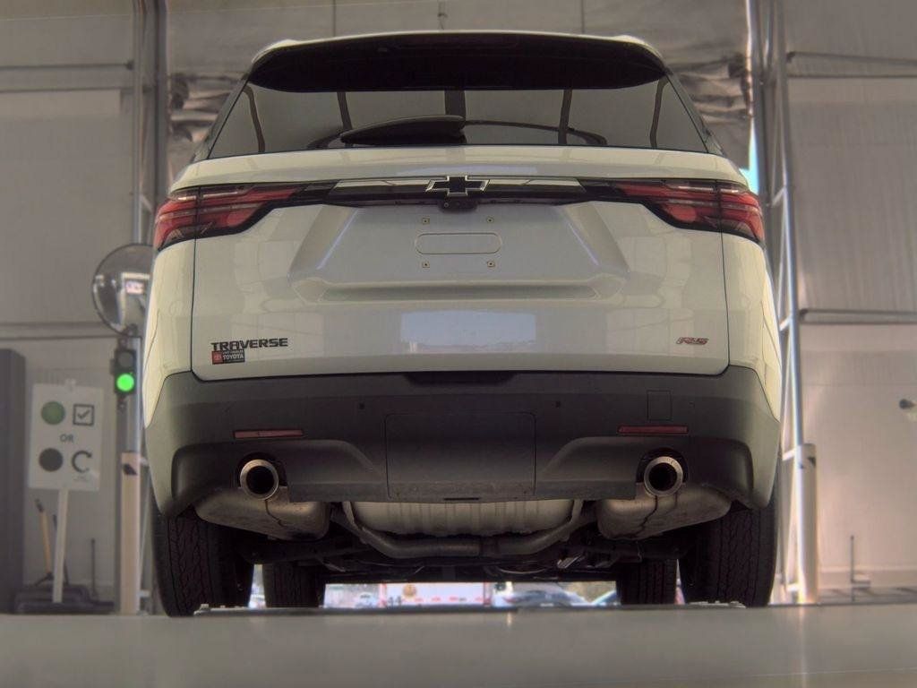 Used 2022 Chevrolet Traverse RS FWD image 7
