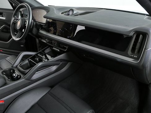Certified 2025 Porsche Cayenne S image 25