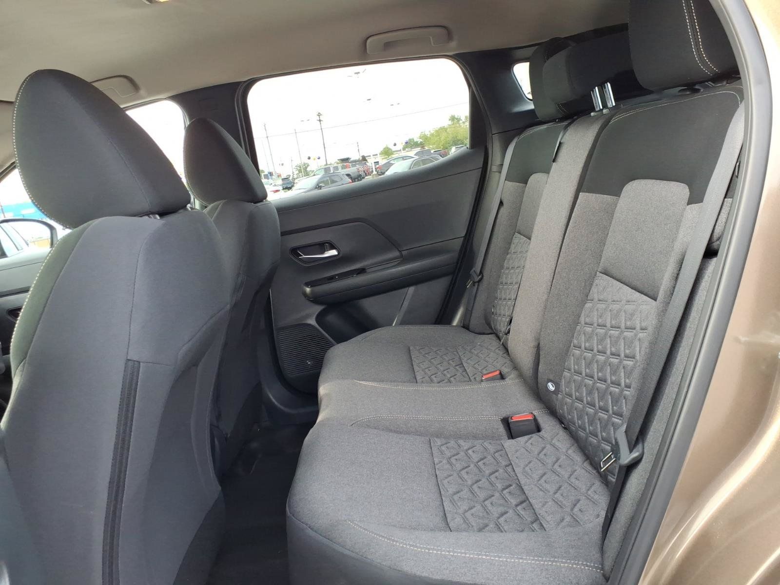 Certified 2025 Nissan Kicks SV FWD image 9