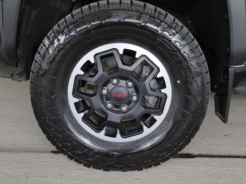 Used 2024 Toyota Tacoma TRD Off-Road w/ TRD Off Road Upgrade Package AWD/4WD image 24