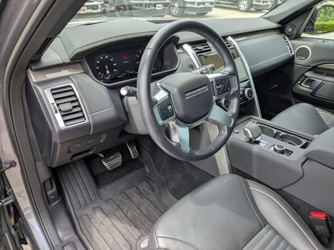 Used 2023 Land Rover Discovery Metropolitan Edition AWD/4WD image 14