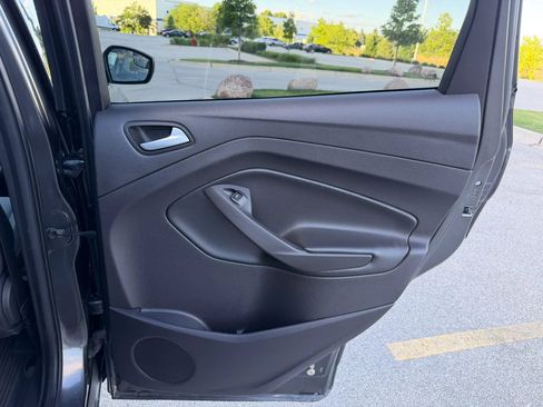 Used 2018 Ford Escape SE w/ SE Sync 3 Package AWD/4WD image 17