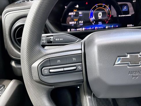 Used 2025 Chevrolet Colorado Trail Boss w/ Midnight Edition AWD/4WD image 18