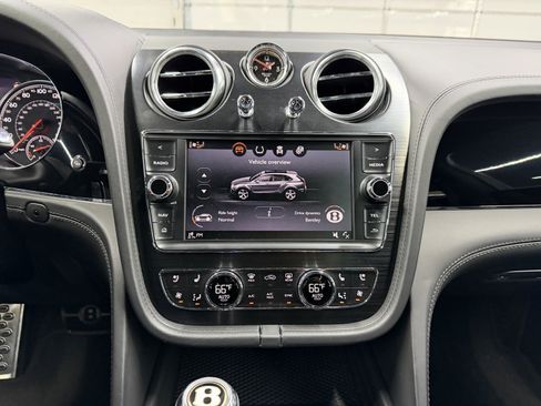 Used 2019 Bentley Bentayga image 15