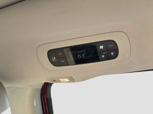 Used 2020 Chrysler Pacifica Limited FWD image 29
