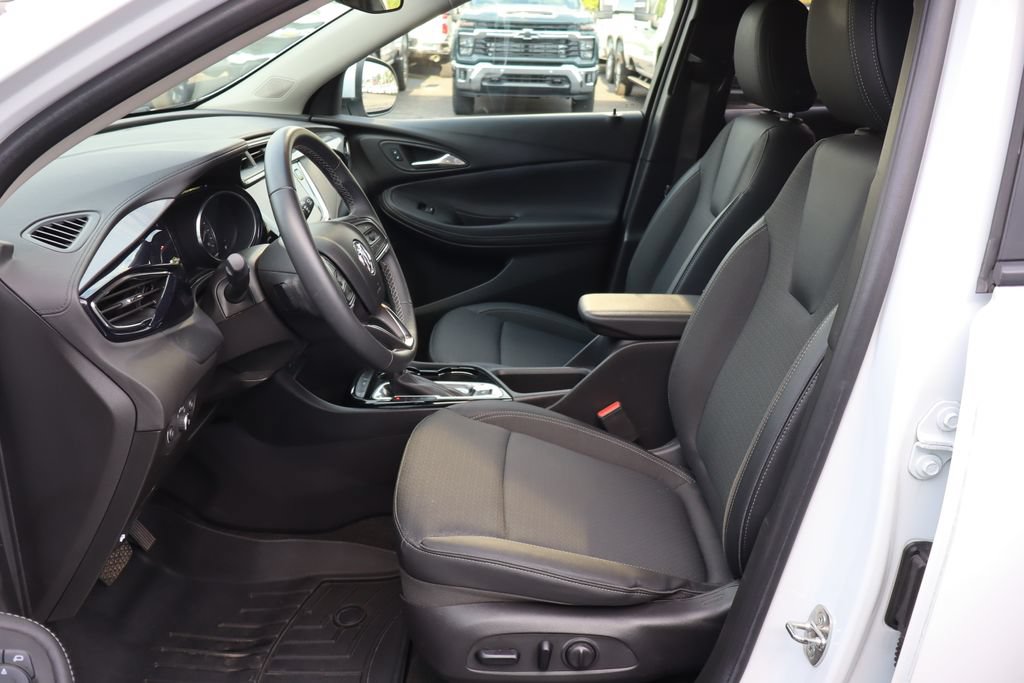 Used 2023 Buick Encore GX Preferred w/ Cold Weather Comfort Package FWD image 4