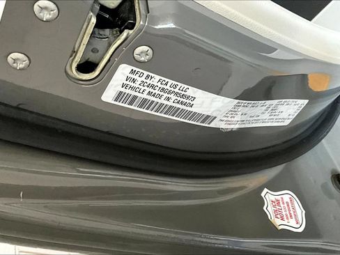 Used 2023 Chrysler Pacifica Touring-L FWD image 19