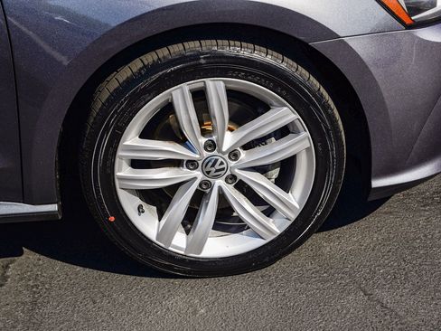 Used 2019 Volkswagen Passat 2.0T Wolfsburg w/ Wheels & Sunroof Package image 9