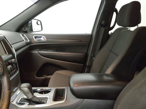 Used 2018 Jeep Grand Cherokee Laredo image 17
