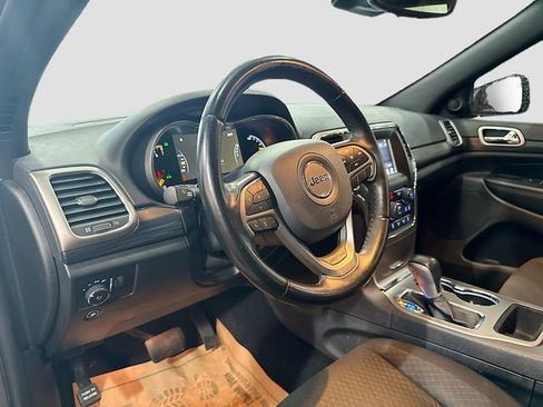 Used 2020 Jeep Grand Cherokee Laredo image 10