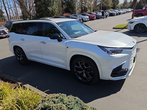 New 2026 Lexus TX 500h AWD image 8