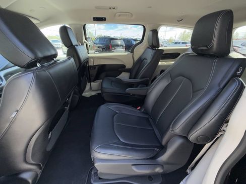 Used 2024 Chrysler Pacifica Limited FWD image 20