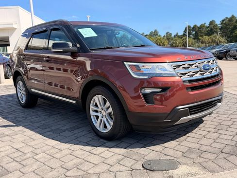 Used 2018 Ford Explorer XLT w/ Equipment Group 202A FWD image 7