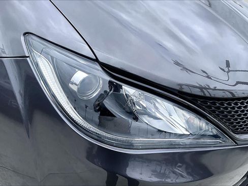 Used 2018 Chrysler Pacifica Limited w/ S Appearance Package FWD image 27