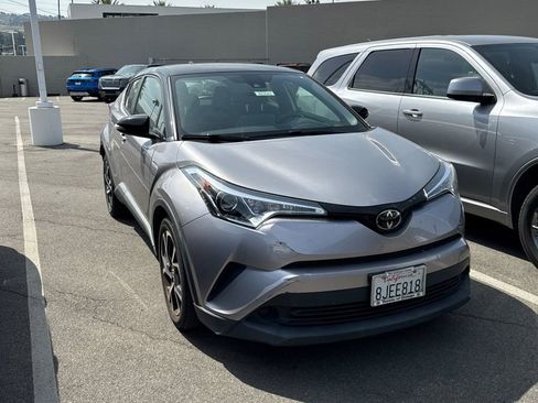 Used 2019 Toyota C-HR XLE image 2