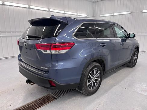 Used 2019 Toyota Highlander XLE AWD/4WD image 6