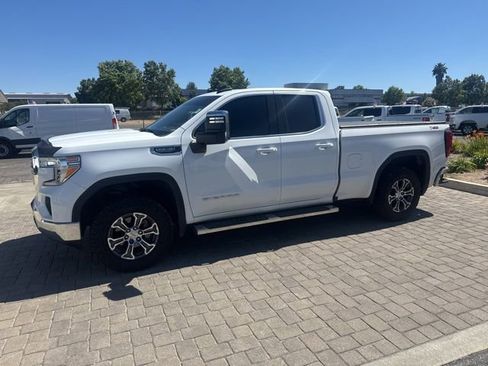 Used 2019 GMC Sierra 1500 SLE w/ SLE Value Package AWD/4WD image 4