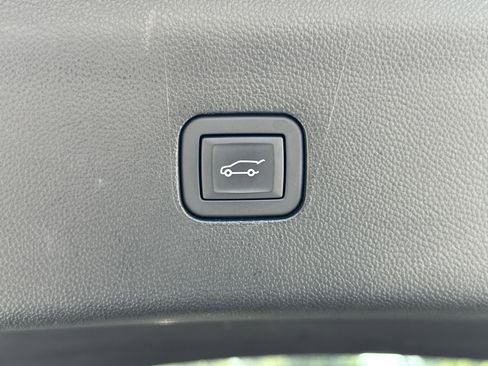 Used 2024 Buick Enclave Premium image 19