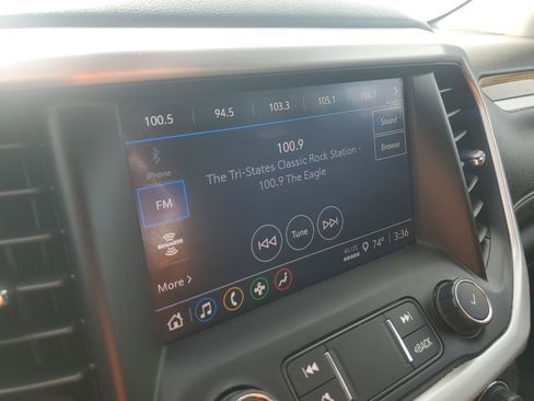 Used 2021 GMC Acadia SLE FWD image 21