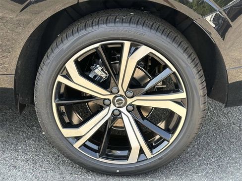 Certified 2025 Volvo XC60 B5 Ultra w/ Protection Package Premier image 9