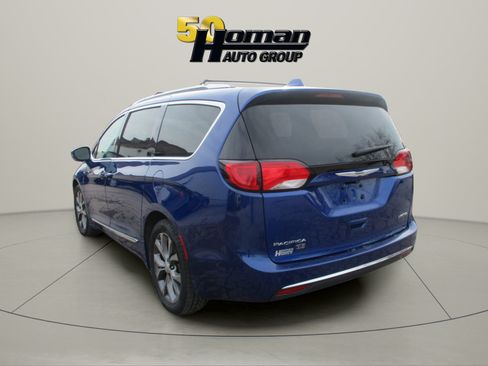 Used 2020 Chrysler Pacifica Limited FWD image 3