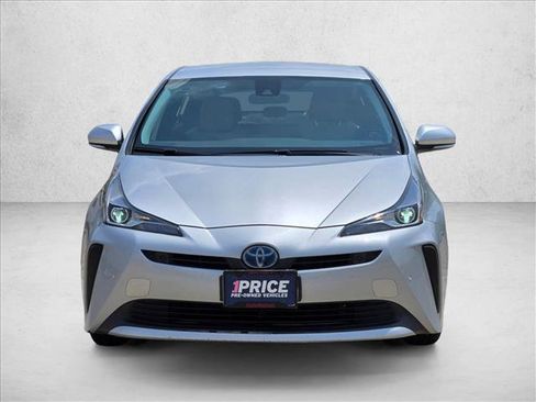 Used 2022 Toyota Prius LE FWD image 2