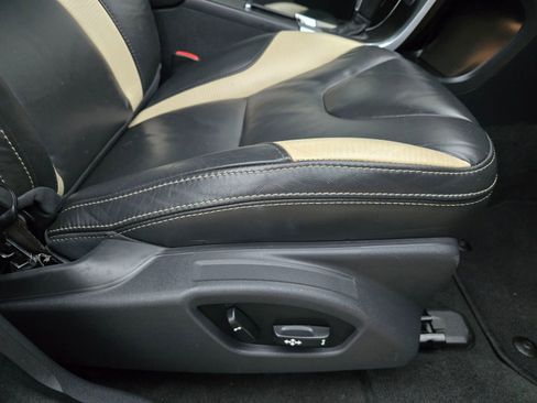 Used 2013 Volvo XC60 T6 R-Design Platinum image 22