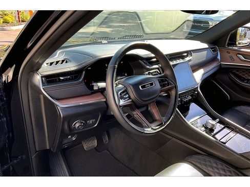 Used 2024 Jeep Grand Cherokee Summit AWD/4WD image 14