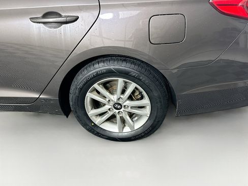 Used 2017 Hyundai Sonata SE FWD image 11