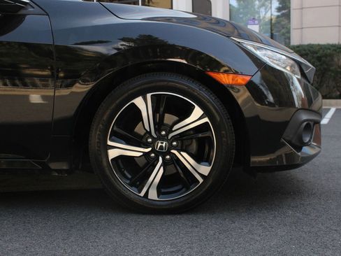 Used 2016 Honda Civic Touring image 4