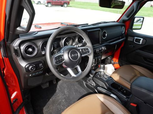 Used 2023 Jeep Wrangler Unlimited Sahara image 3