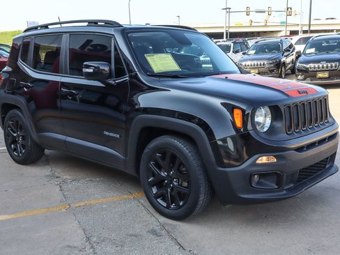 Used 2017 Jeep Renegade Altitude FWD image 4