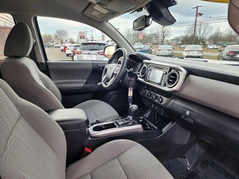 Used 2018 Toyota Tacoma SR5 image 11