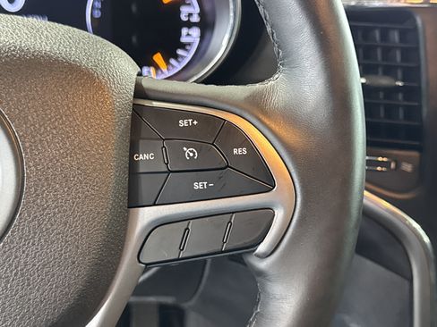 Used 2018 Jeep Grand Cherokee Altitude RWD image 22