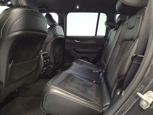 Used 2024 Jeep Grand Cherokee Altitude RWD image 12