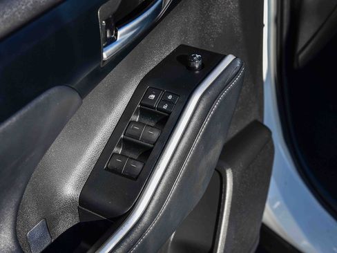 Certified 2025 Toyota Highlander XLE image 27