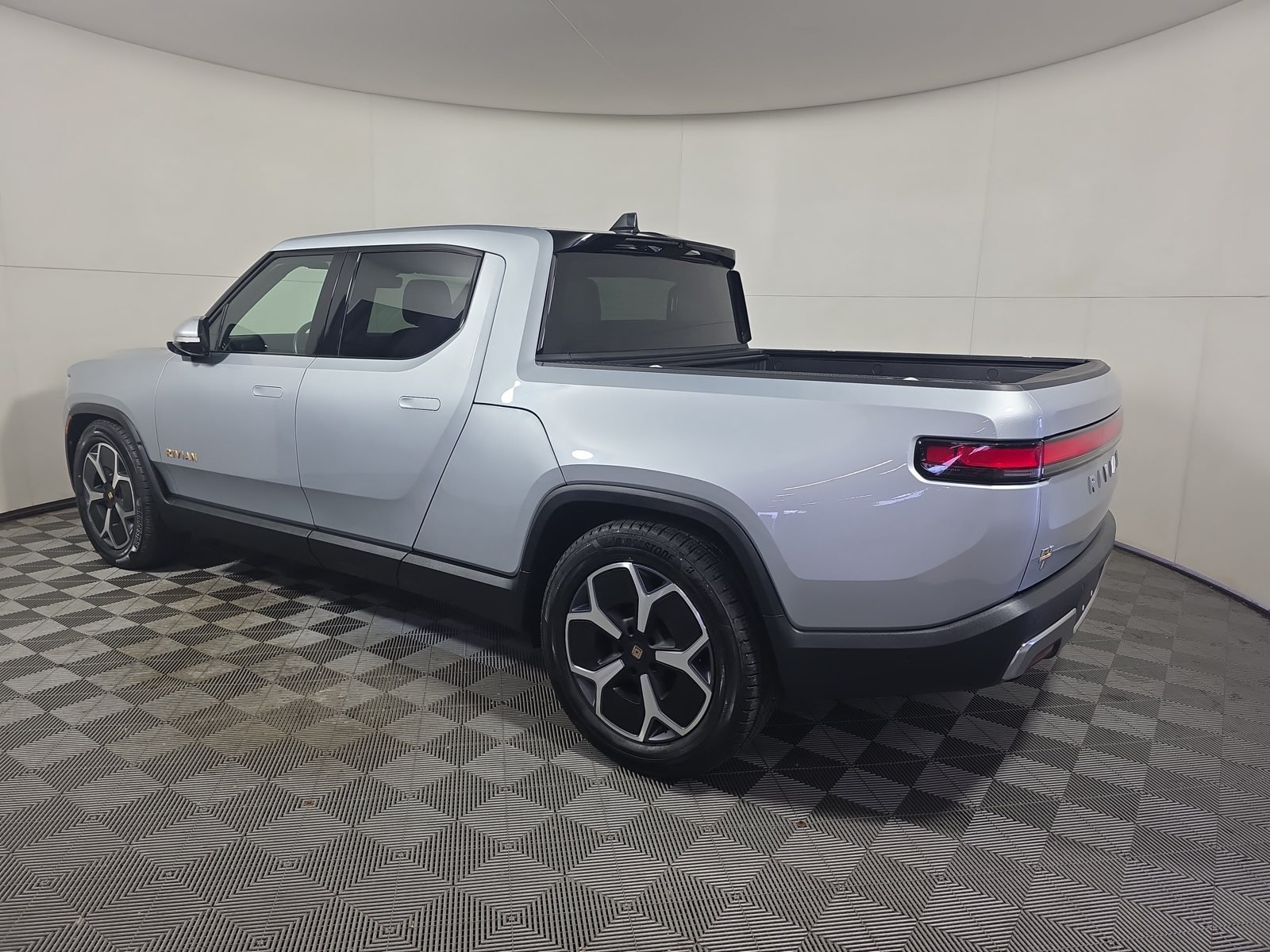 Used 2024 Rivian R1T Adventure Quad AWD/4WD image 3