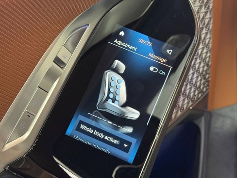 Used 2023 BMW i7 xDrive60 image 41