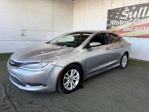 Used 2015 Chrysler 200 Limited image 4