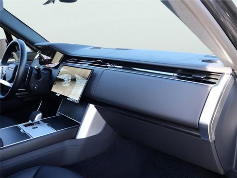 New 2026 Land Rover Range Rover SE image 9