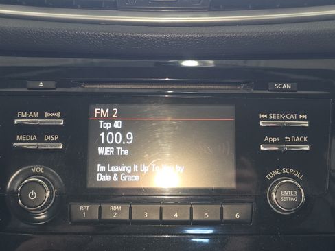 Used 2015 Nissan Rogue S AWD/4WD image 18