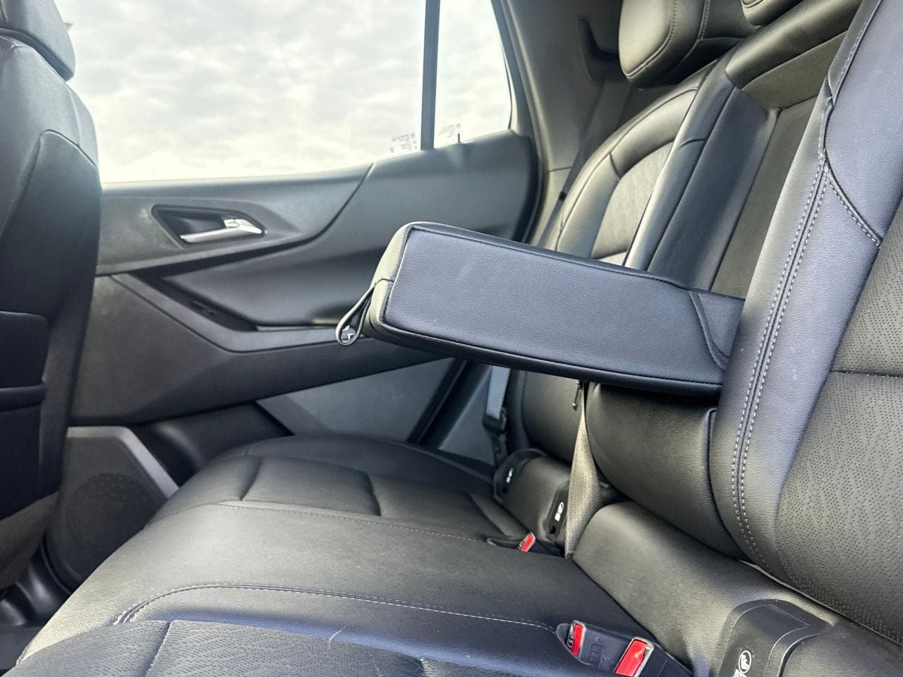 Used 2025 Chevrolet Equinox LT w/ Convenience Package II FWD image 38