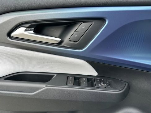 New 2026 Chevrolet Equinox EV LT image 11