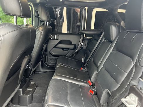 Used 2020 Jeep Wrangler Unlimited Sahara AWD/4WD image 28