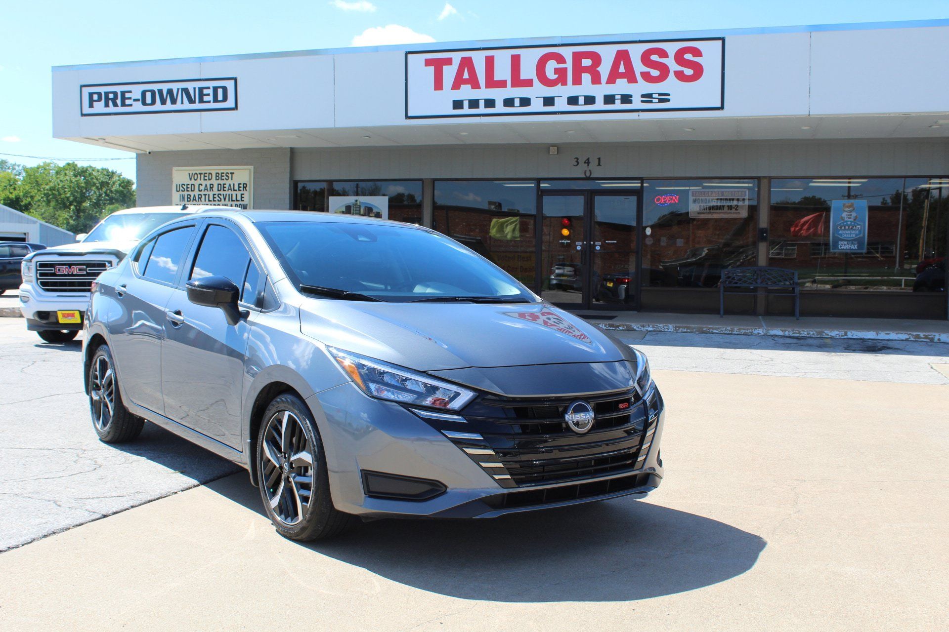Used 2025 Nissan Versa SR w/ Trunk Package FWD image 1