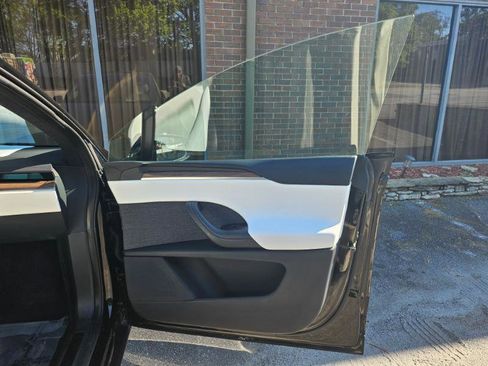 Used 2023 Tesla Model X image 56