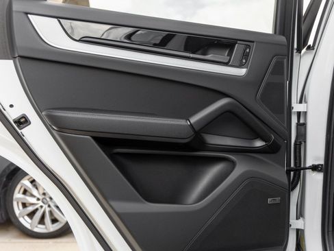 New 2026 Porsche Cayenne image 32