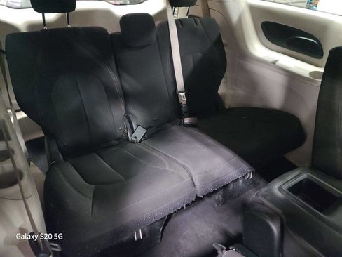 Used 2017 Chrysler Pacifica LX image 19