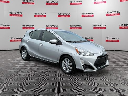 Used 2017 Toyota Prius C Two FWD image 3